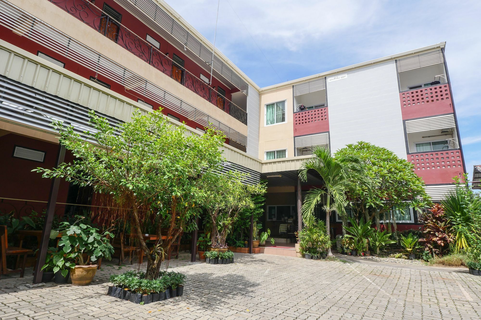 Pakdee House Otel Udon Thani Dış mekan fotoğraf